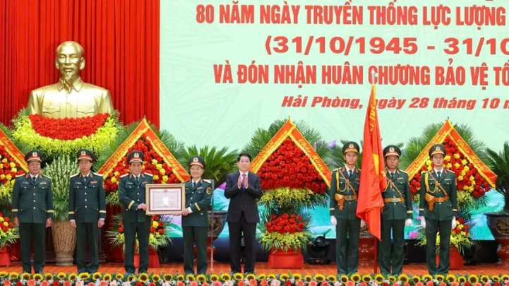 Chủ tịch nước dự Lễ kỷ niệm Ngày truyền thống Quân khu 3